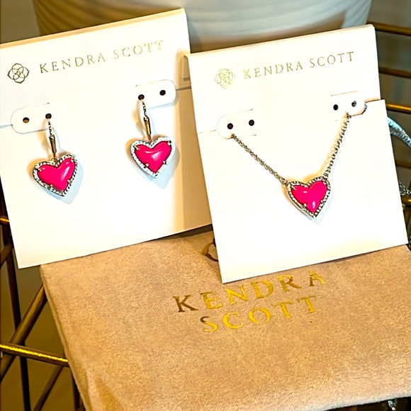 NEW Kendra Scott Necklace and Earrings Set Pink Heart - Picture 3 of 6